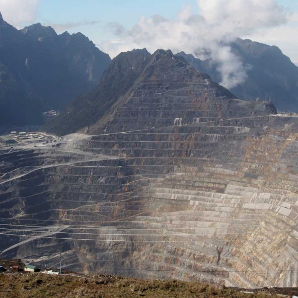 “Kendal di Persimpangan: Antara Tambang dan Kehidupan”