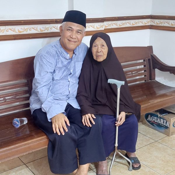 Jejak Dakwah Ibunda Hj. Husnul Khotimah: Dari Prangko Amal hingga Rumah Sakit PKU