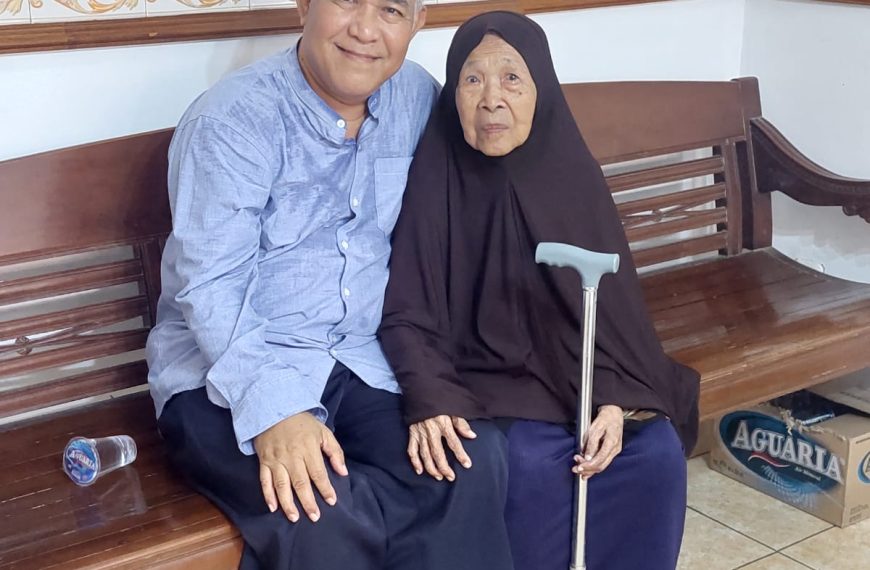 Jejak Dakwah Ibunda Hj. Husnul Khotimah: Dari Prangko Amal hingga Rumah Sakit PKU